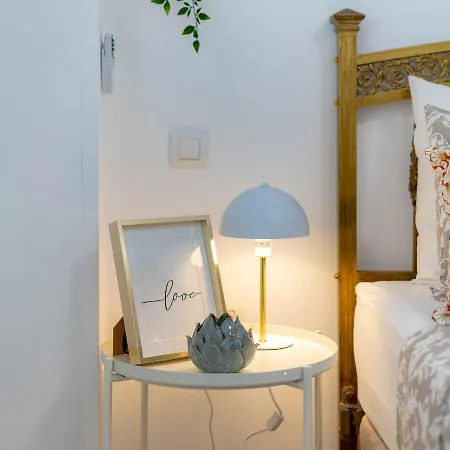 Mariana & Ganivet - Hostatel Apartamento