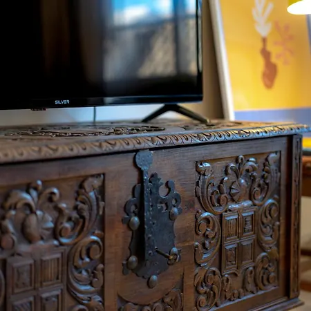 Mariana & Ganivet - Hostatel Granada