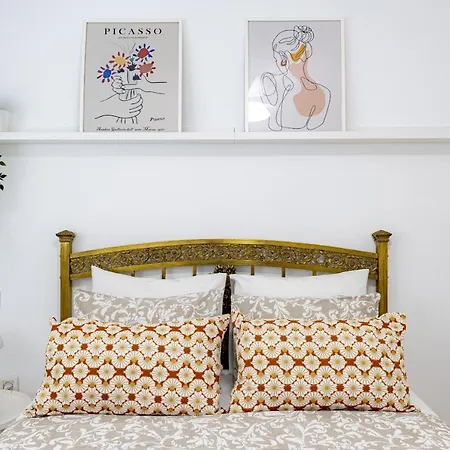 Mariana & Ganivet - Hostatel Apartment