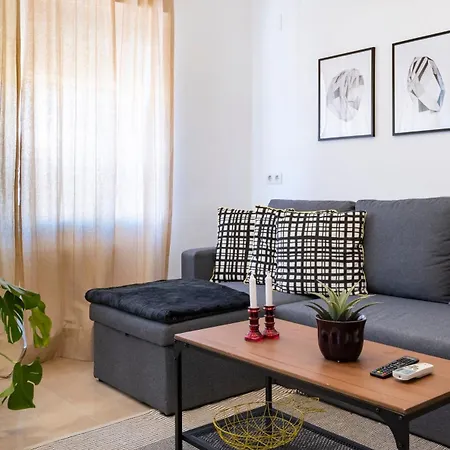 Mariana & Ganivet - Hostatel Apartment *