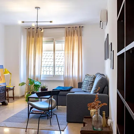 Mariana & Ganivet - Hostatel Apartment *